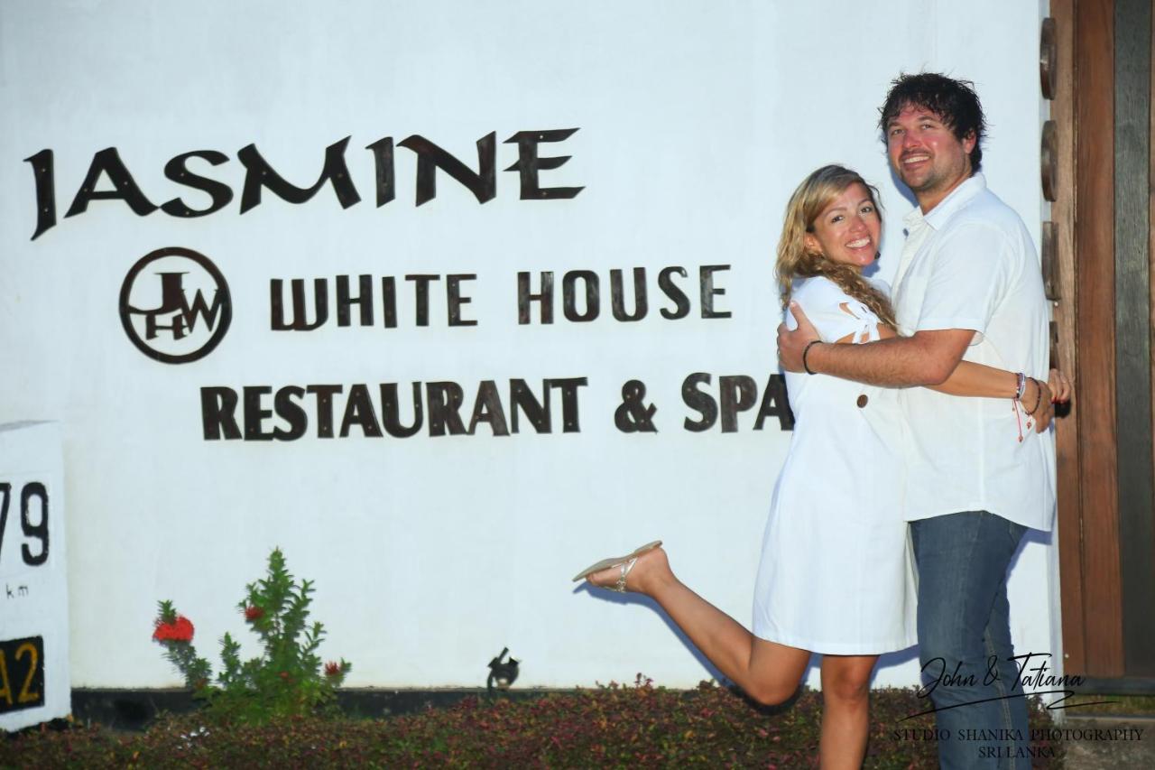Jasmine White House Restaurant & Spa Dikwella Exteriör bild